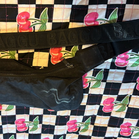 BAGGU medium Black Crossbody Bag - Picture 7 of 7